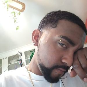 Meet your Posher, Yamil